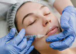 Injection d’acide hyaluronique dans les lèvres